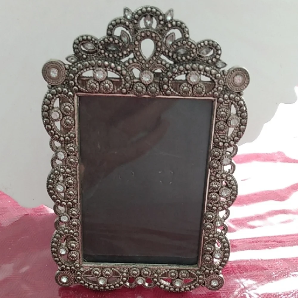 Elegant Silver Ornate Photo Frame